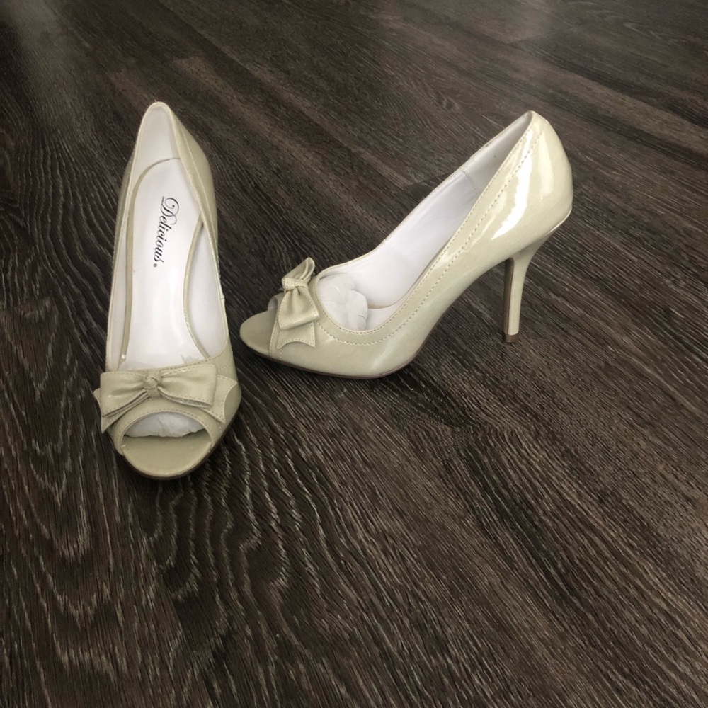 Beige Patent Leather Peek Toe Heel